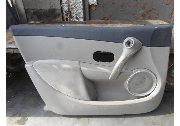 Обшивка, (дверна карта), двері передньої лівої Renault Clio III, 8200293523